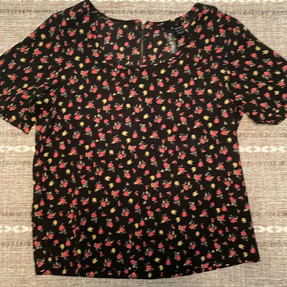 TJ-Maxx X-Small Floral Short Sleeve Shirt